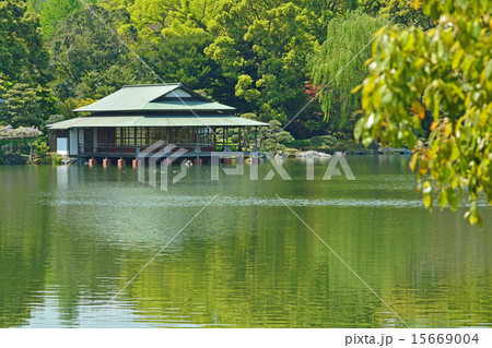 清澄庭園：大泉水と涼亭 15669004