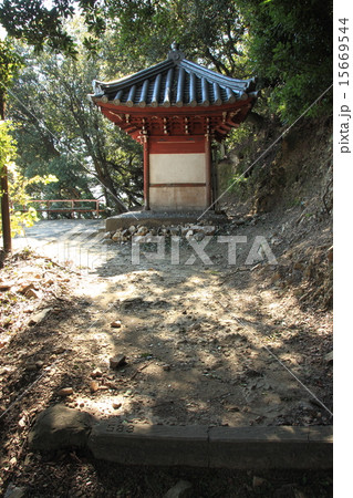 鞆の浦・医王寺太子殿の頂上にて 15669544