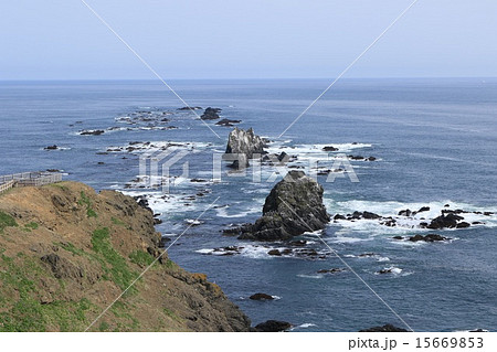 2015年5月の襟裳岬・海へ沈む岩礁。 15669853