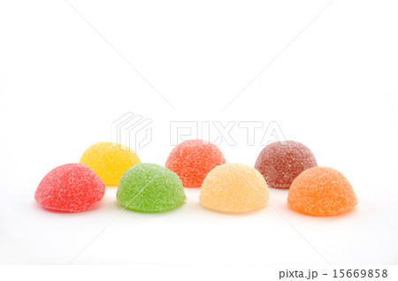 カラフル ゼリー キャンディーのお茶菓子 白背景 15669858