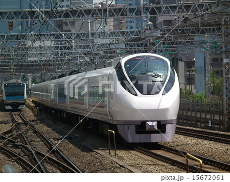 特急ひたち ときわ E657系 京浜東北線 E233系 田町駅 特急ひたち ときわ E657系 京浜東北線 E233系 田町駅 15672061