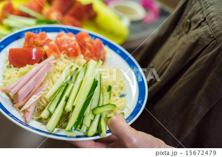 冷やし中華を作る 15672479