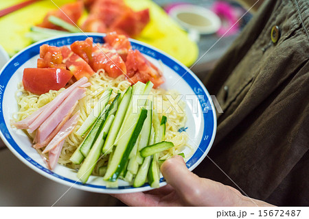 冷やし中華を作る 冷やし中華を作る 15672487