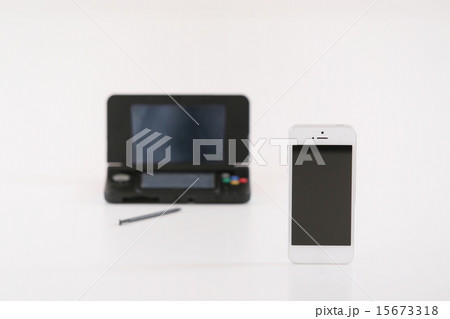 スマートフォンと携帯ゲーム機 15673318