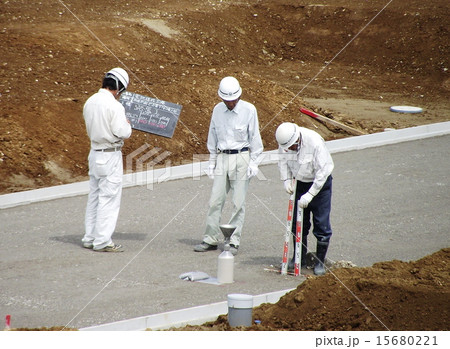道路舗装の前に路盤の検査があります 道路舗装の前に路盤の検査があります 15680221