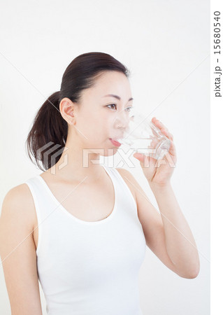 若い女性の健康イメージ 若い女性の健康イメージ 15680540