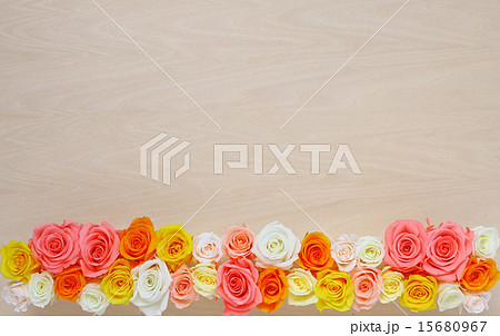 薔薇の縁取り 15680967