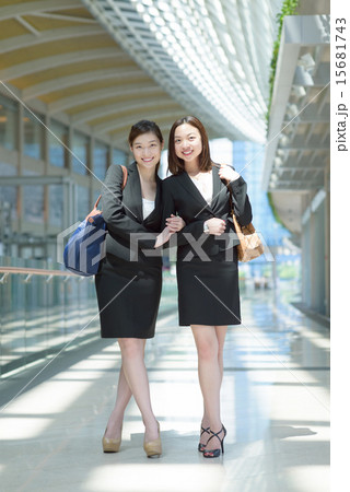 2 Chinese businesswoman indoor 15681743