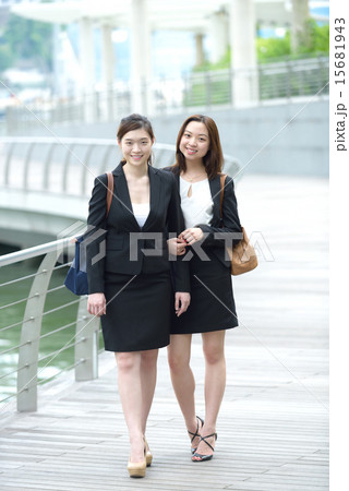 2 Chinese businesswoman colleague friends 2 Chinese businesswoman colleague friends 15681943