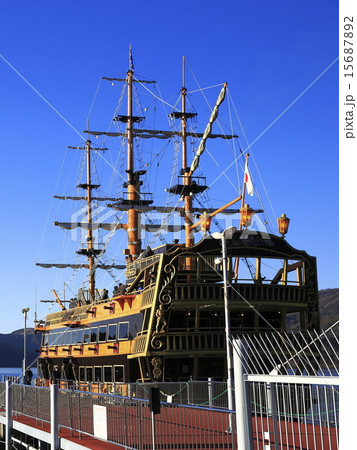 芦ノ湖の海賊船 15687892