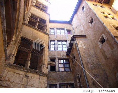 フランス　リヨンの建物 15688689