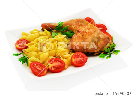 Chicken with pasta conchiglie 15690202