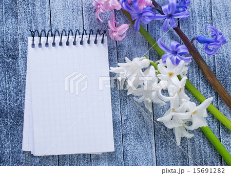 flowers and note 15691282