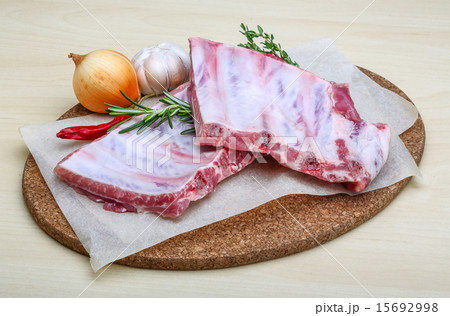 Raw pork ribs 15692998