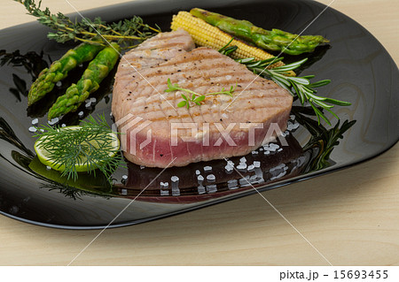 Grilled Tuna steak 15693455
