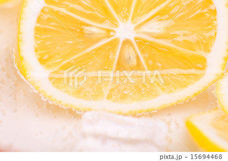 slices of lemon 15694468