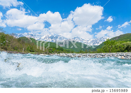 北アルプスと大空と清流 北アルプスと大空と清流 15695989