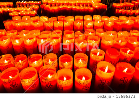台湾　台北市天后宮のロウソク 15696373