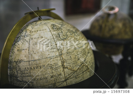 Old globe Old globe 15697308