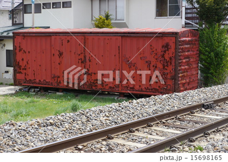 線路脇の廃貨車倉庫 線路脇の廃貨車倉庫 15698165