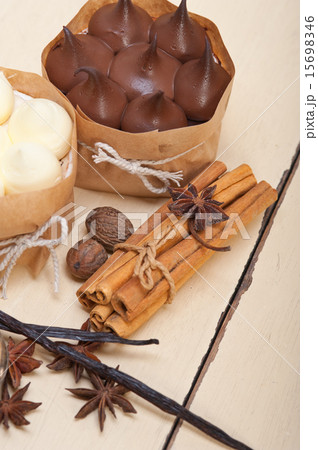 chocolate vanilla and spices cream cake dessert 15698346