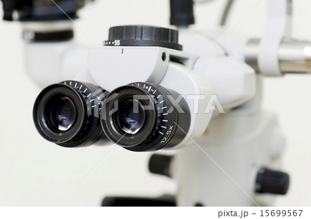 歯科のマイクロスコープ 15699567