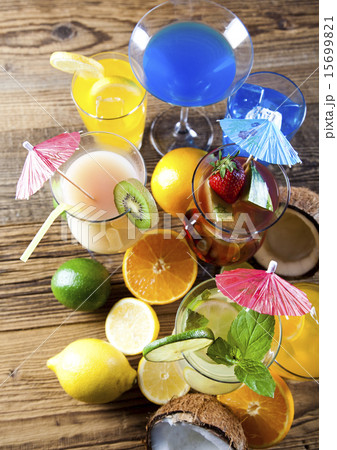 Cocktails, alcohol drinks with fruits Cocktails, alcohol drinks with fruits 15699821