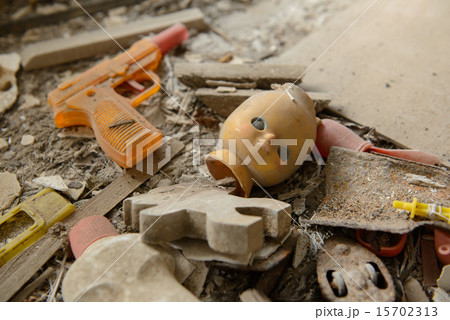 軍艦島　置き去りにされたおもちゃ 15702313