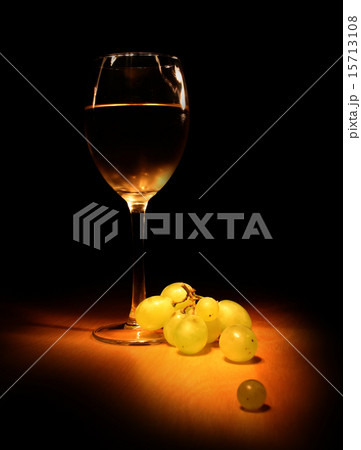 Evening wine still life 15713108