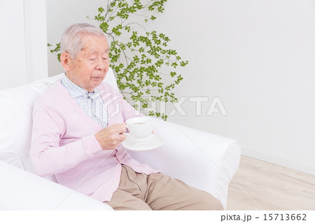 くつろぐ老人 くつろぐ老人 15713662
