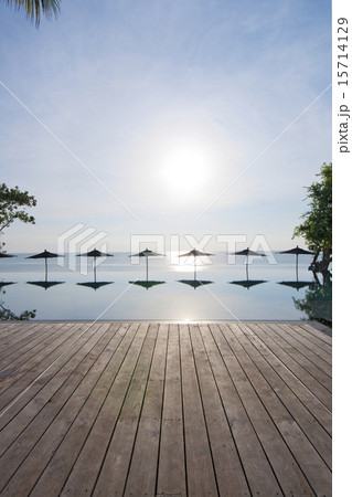 Swimming pool terrace 15714129