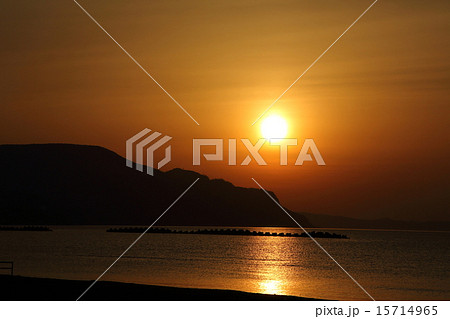 海岸の夕焼け 15714965