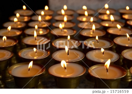 Candles 15716559