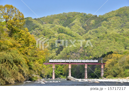 新緑の秩父鉄道 新緑の秩父鉄道 15717217