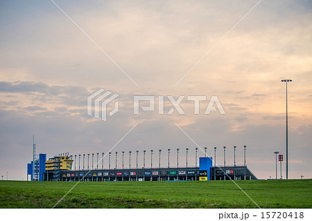 Kansas Speedway in Kansas City KS at sunrise 15720418