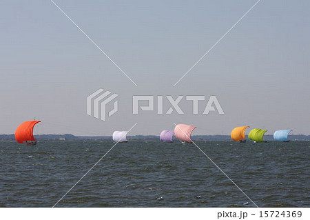 七色の帆引き船 15724369