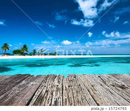 Beautiful beach with sandspit at Maldives Beautiful beach with sandspit at Maldives 15724793
