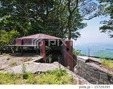 長崎の戦争遺跡　今でも鋼板が残されている装甲観測所　丸出山堡塁 15726395