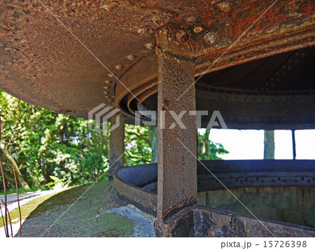 長崎の戦争遺跡　今でも鋼板が残されている装甲観測所　丸出山堡塁 15726398
