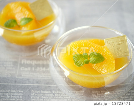 オレンジゼリー　英字背景　（横位置） 15728471