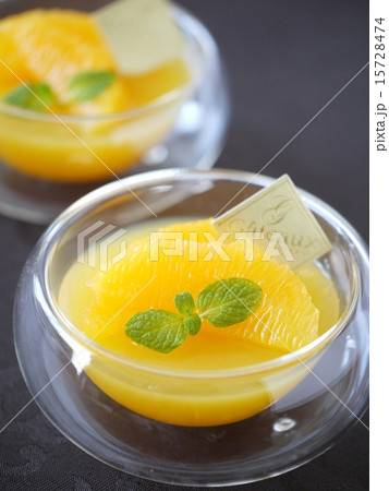 オレンジゼリー 黒背景 オレンジゼリー 黒背景 15728474