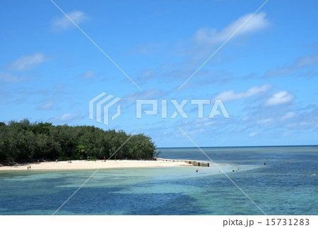 海の上の島 15731283
