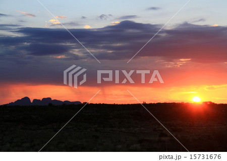 カタ・ジュタの夕暮れ 15731676