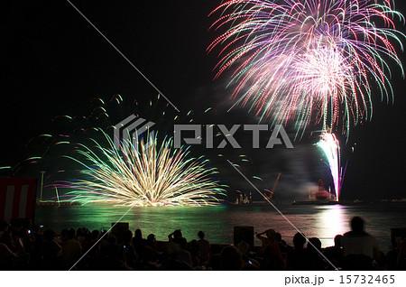 2014年和歌山市港まつり花火大会の写真素材 [15732465] PIXTA