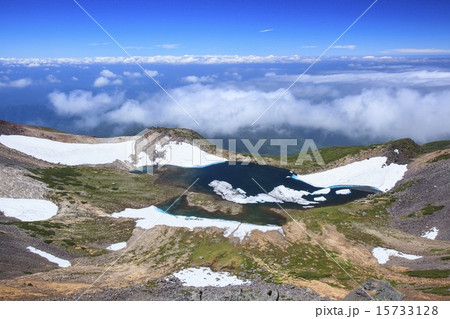 夏の乗鞍岳の権現池 15733128