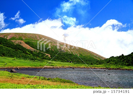 吾妻連峰・一切経山と鎌沼 15734191