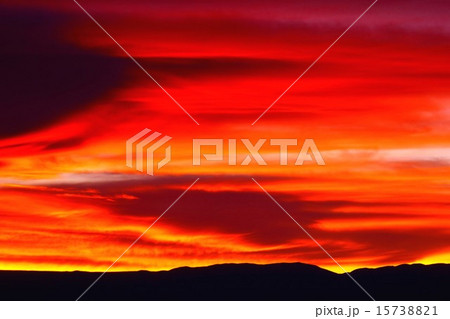 南米チリ北部アンデスの高地、アタカマ砂漠の夕景 15738821