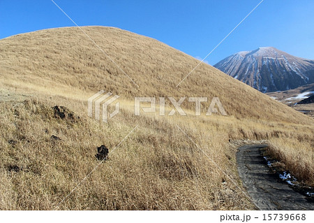 阿蘇　米塚の風景 15739668