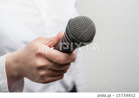 microphone is hold by girl tv journalist 15739832