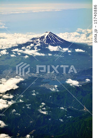 富士山空撮　初夏の富士山と富士五湖 15740886
